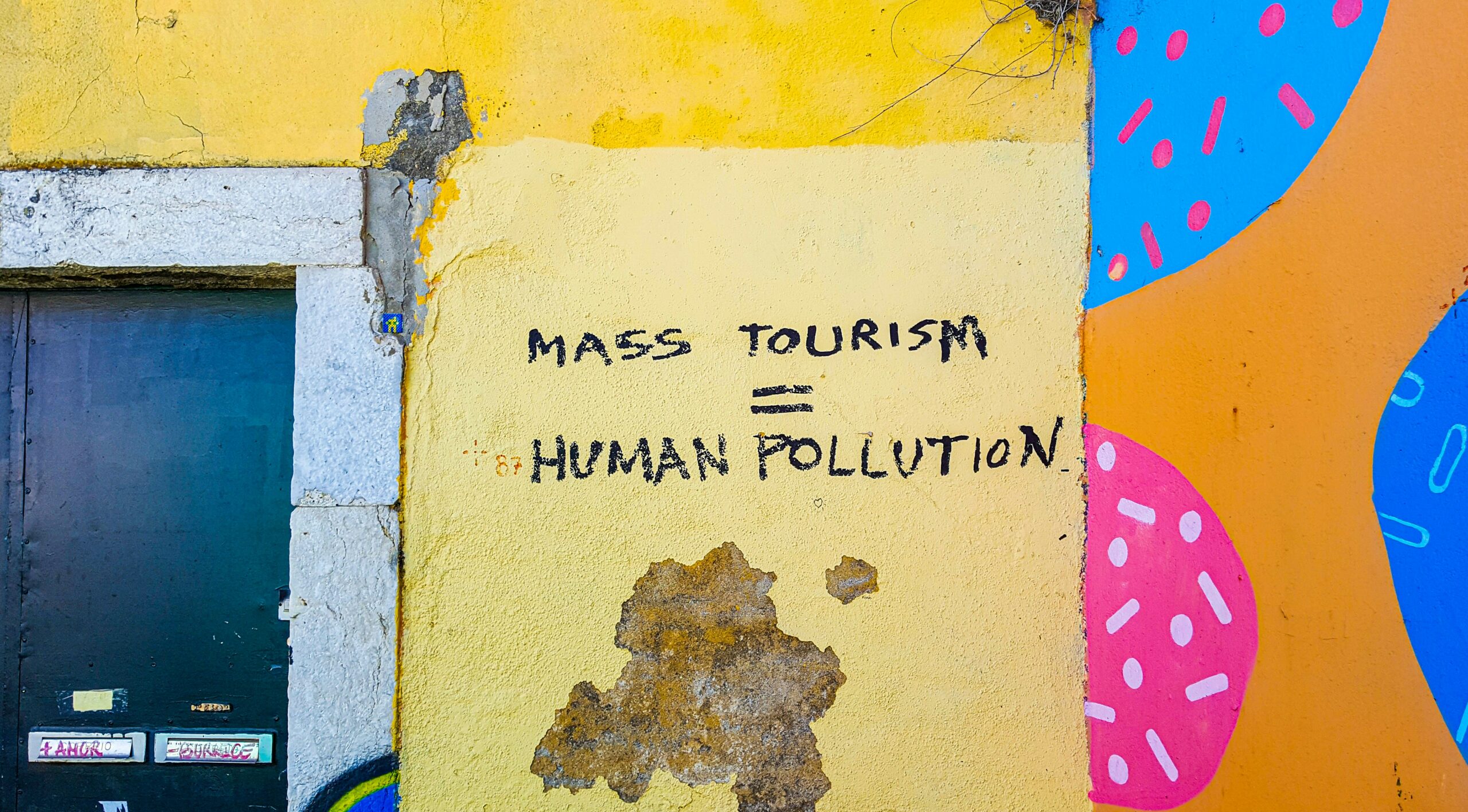 When tourism overwhelms © Unsplash, Mark de Jong
